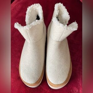 Merrell Womens size 10 boots brand new